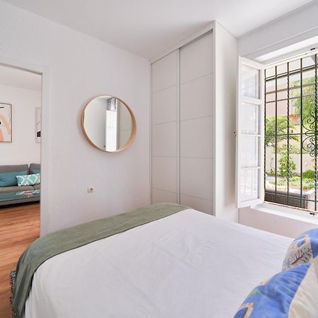 Villa Rosita Suites En Playa De La Malagueta Con Terraza Малага Экстерьер фото